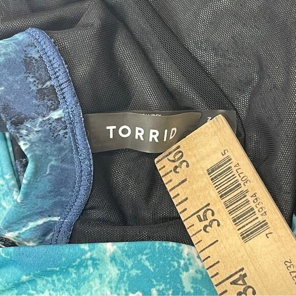 Torrid Cropped Short Sleeve Rashguard Water Waves - Picture 5 of 13